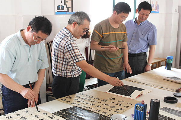 中國人民大學(xué)、北京師范大學(xué)王學(xué)嶺書法工作室在安邦集團(tuán)面授會(圖1)